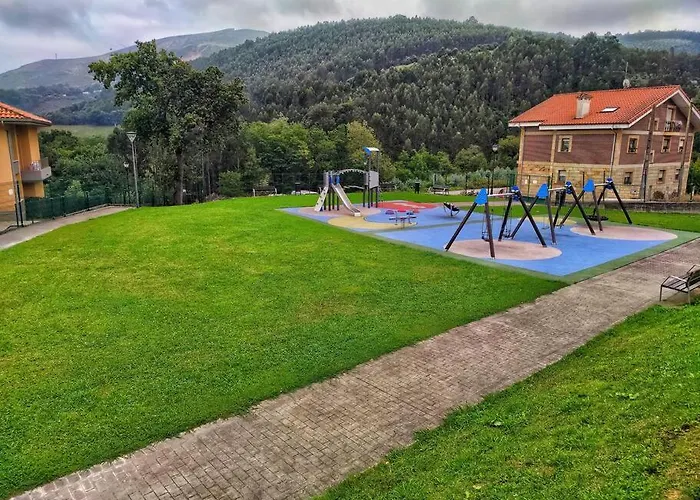 Hoja De Arce - Rural Castro Urdiales